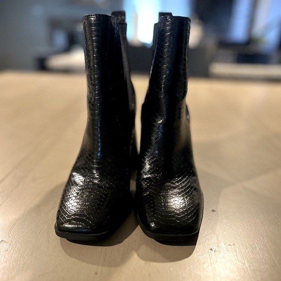 Sam Edelman snake bootie - Picture 2 of 7